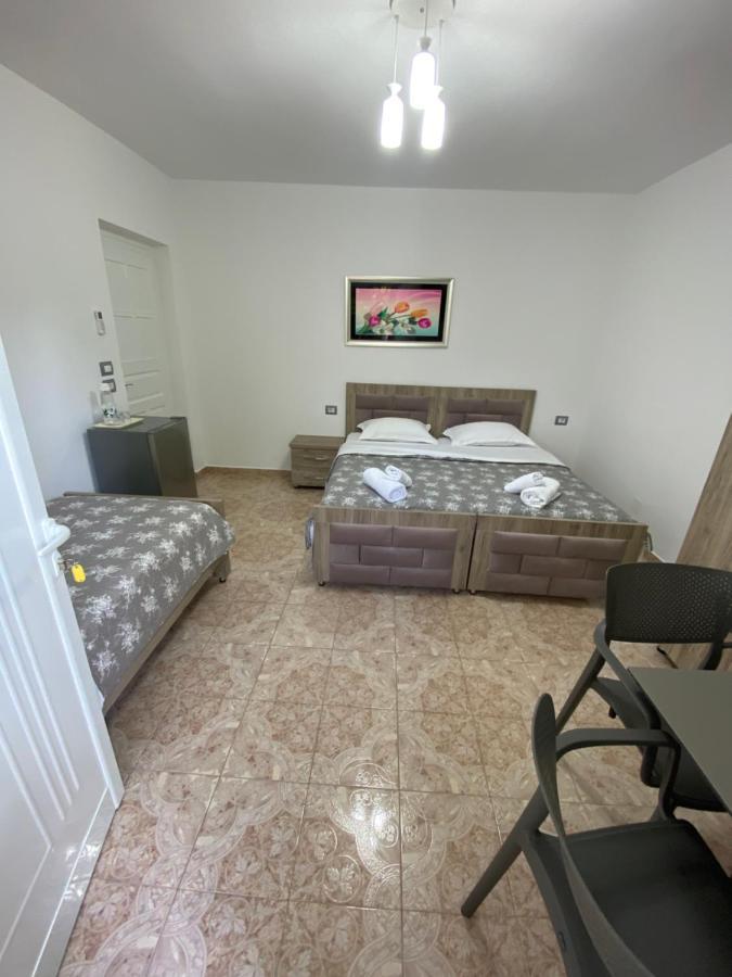 Vila Ajdinaj Berat Bagian luar foto
