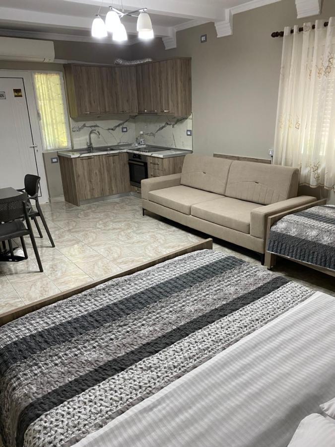Vila Ajdinaj Berat Bagian luar foto