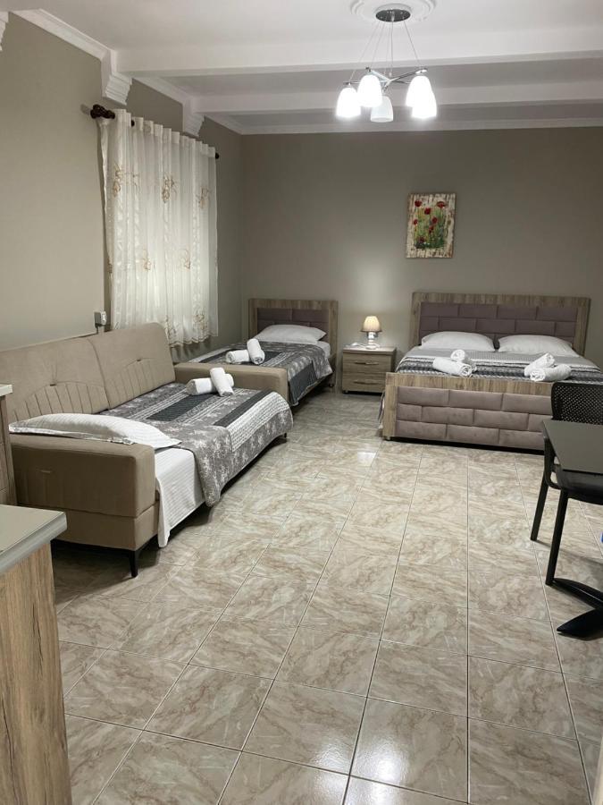 Vila Ajdinaj Berat Bagian luar foto