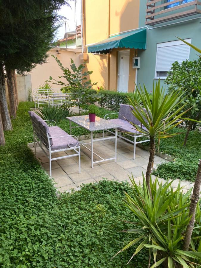 Vila Ajdinaj Berat Bagian luar foto