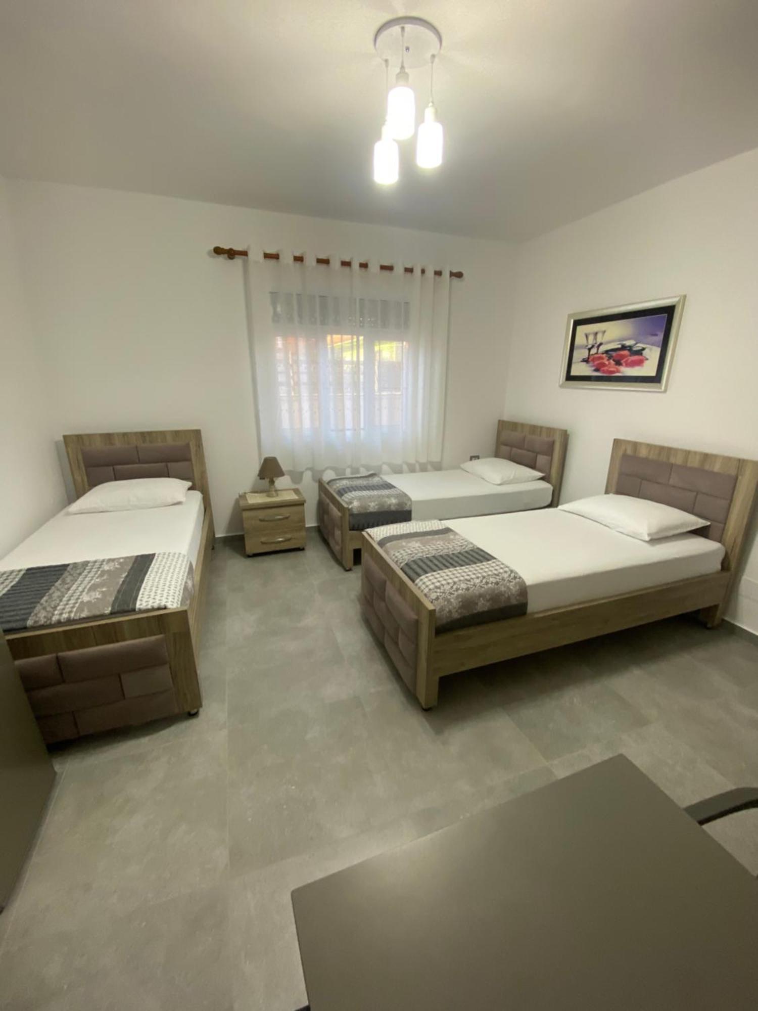 Vila Ajdinaj Berat Bagian luar foto