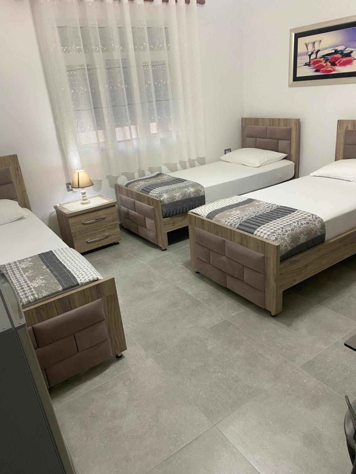 Vila Ajdinaj Berat Bagian luar foto