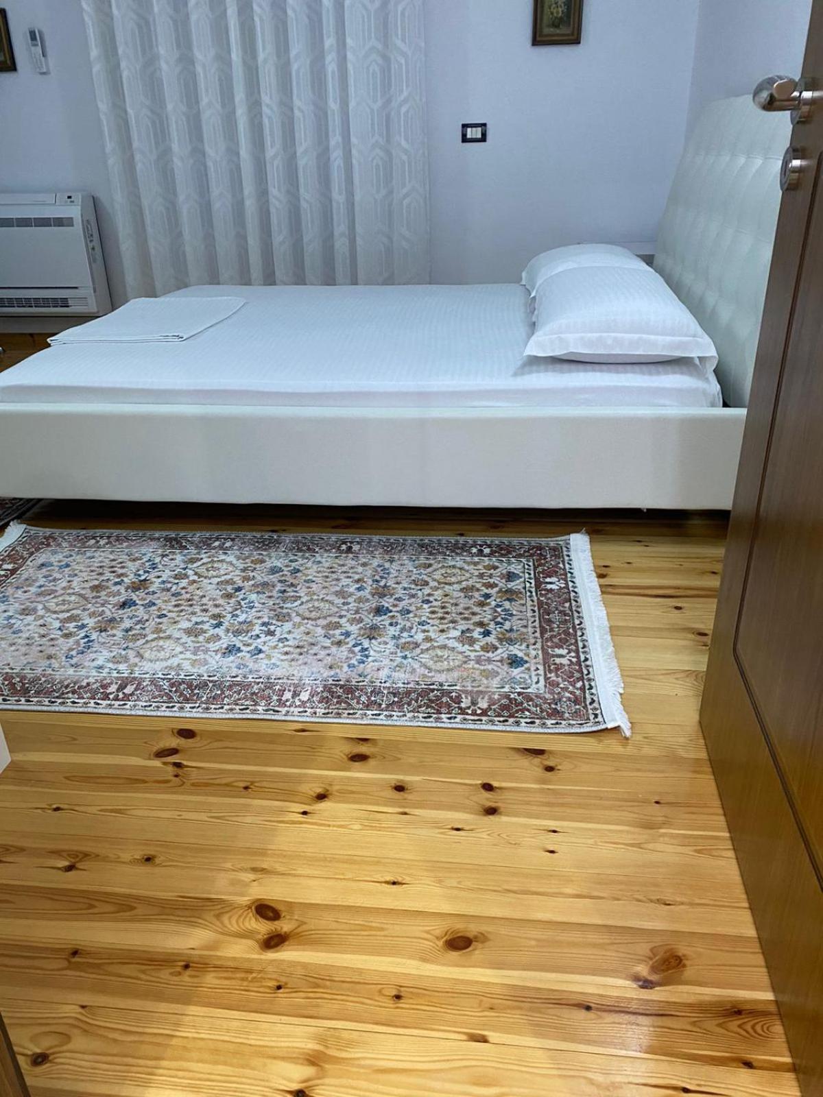 Vila Ajdinaj Berat Bagian luar foto